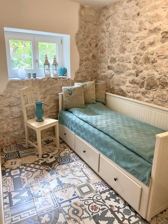 Steinhaus Mit Terrasse Lägenhet Rovinj Exteriör bild