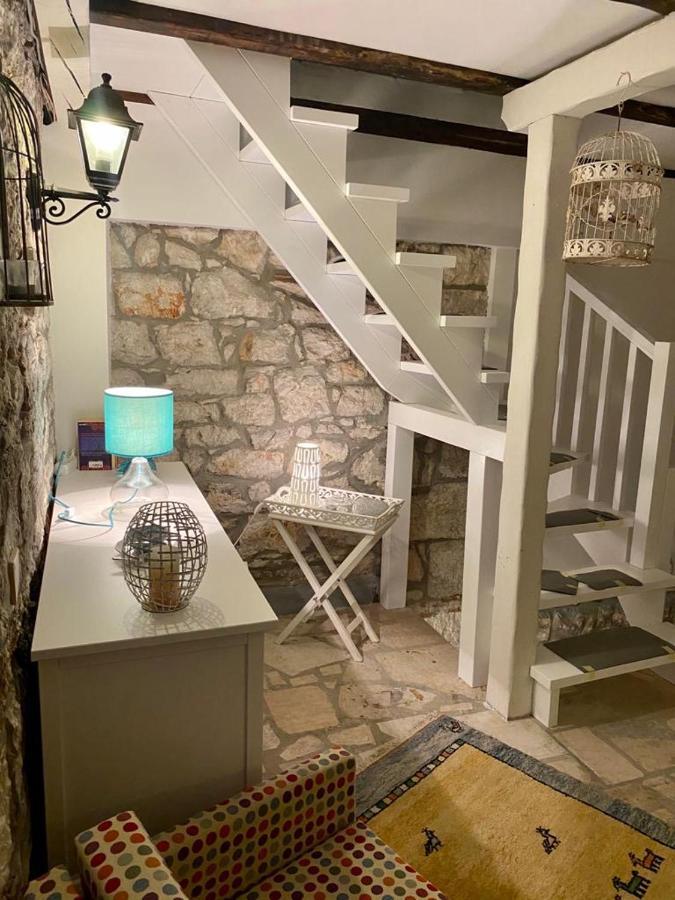 Steinhaus Mit Terrasse Lägenhet Rovinj Exteriör bild