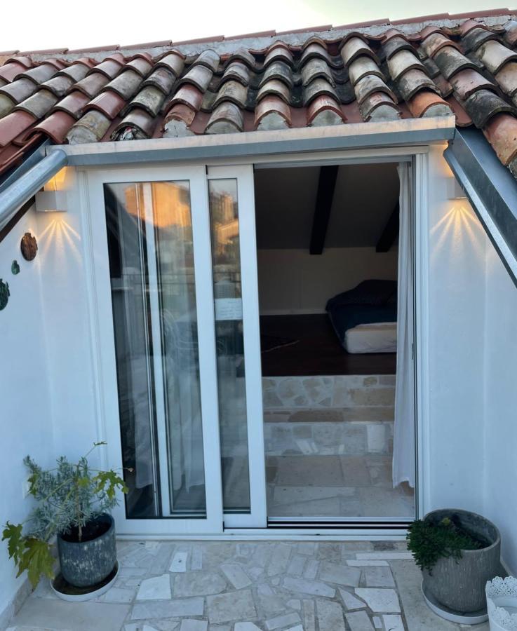 Steinhaus Mit Terrasse Lägenhet Rovinj Exteriör bild