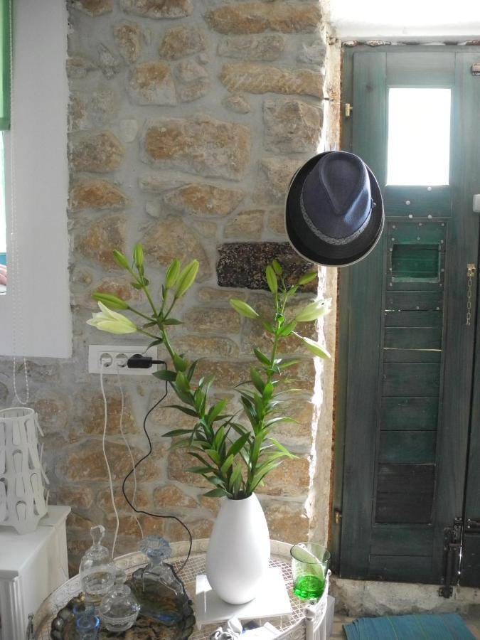 Steinhaus Mit Terrasse Lägenhet Rovinj Exteriör bild
