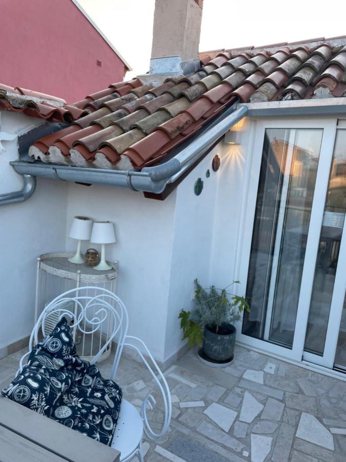 Steinhaus Mit Terrasse Lägenhet Rovinj Exteriör bild